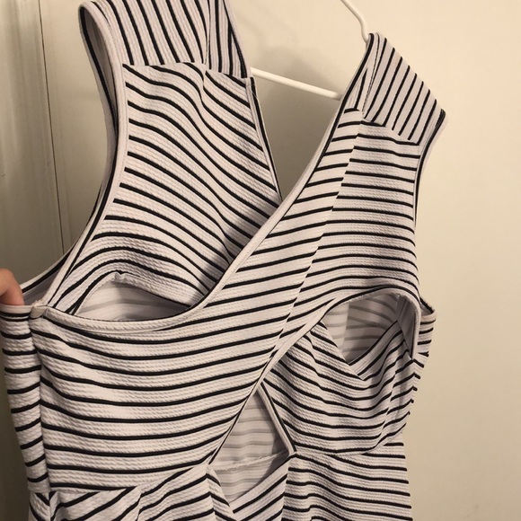Striped summer dress with crisscross back - Picture 2 of 3